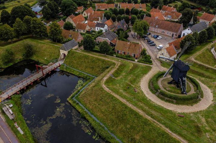 Bij De Friesche Poort Bed & Breakfast Bourtange Luaran gambar